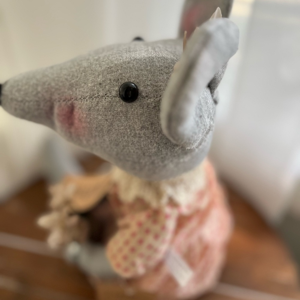 Primitive Mouse Watering Can Garden Mouse‎ Doll By Hearthside Collection - Picture 6 of 7